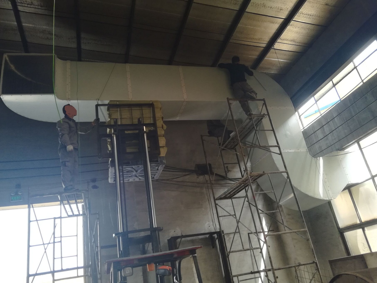 冶煉廠解決車間工人通風降溫系統