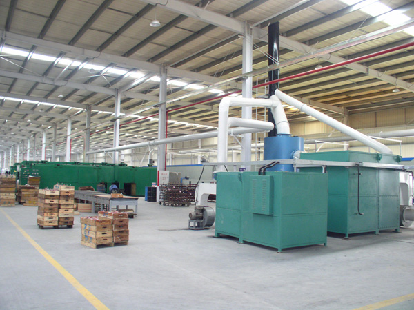 廢氣轉(zhuǎn)換:將廢氣通過含化學(xué)物質(zhì)的水淋塔轉(zhuǎn)換為廢水,再處理廢水,水淋塔造價較高,會產(chǎn)生水污染,是大多企業(yè)采用方案,因?yàn)樗廴居晌鬯幚砉咎幚?屬于浪費(fèi)型廢氣處理方式。