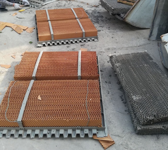 對水簾蒸發降溫系統的應用和理解是養殖生產中容易被誤解和誤用的領域。人們的理解是水蒸發的越多，環境越涼爽，溫度下降的越多，這種觀點是不正確的。安裝水簾蒸發降溫系統的雞舍，所能得到的溫度下降量與許多因素有關。帶走熱量的是水的蒸發而不是水的冷卻作用。個重要條件是當時的氣溫和空氣的相對濕度大小。