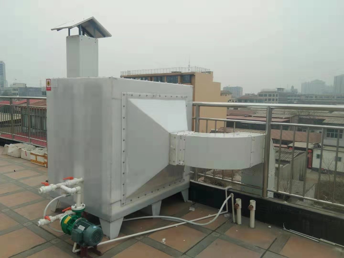 電線電纜廠廢氣異味處理采用設備方案，活性炭吸附塔,是一種經濟實用型有機廢氣的凈化與治理裝置;是一種廢氣過濾吸附異味的環保設備產品。