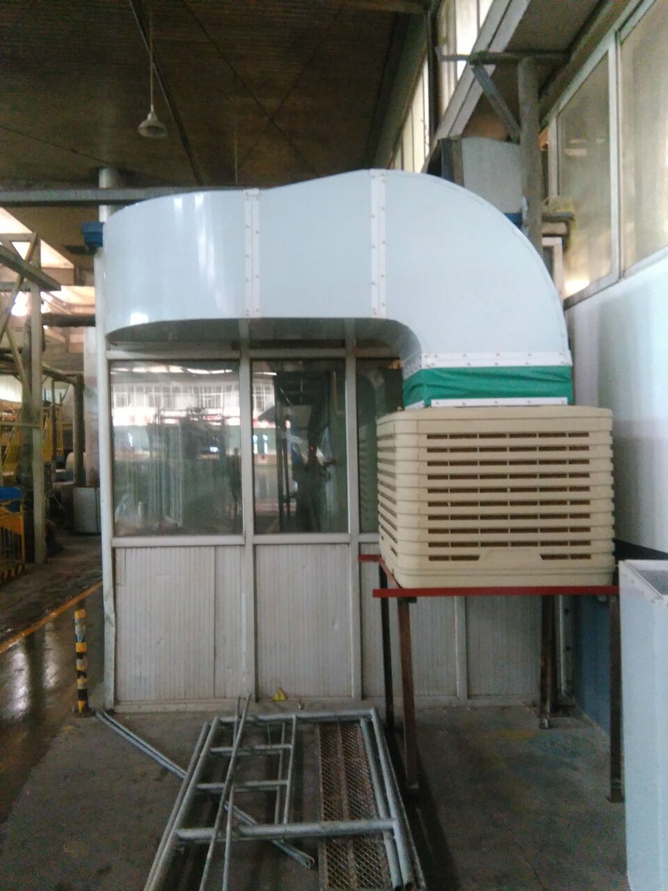 鑄造廠環(huán)保空調(diào)降溫安裝案例廠房通風(fēng)換氣降溫設(shè)備 多層廠房車間降溫方案山東機械廠車間送風(fēng)降溫工程 機械廠車間降溫?fù)Q氣方法